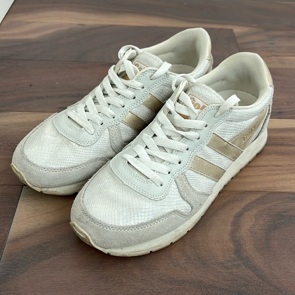 Gola Classics Women's Daytona Lizard Sneakers
Off White/Gold size US 7